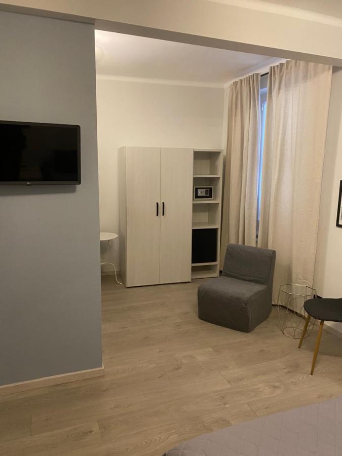 Hotel Fiorenza & Banksia Meuble อาลัสซิโอ ภายนอก รูปภาพ