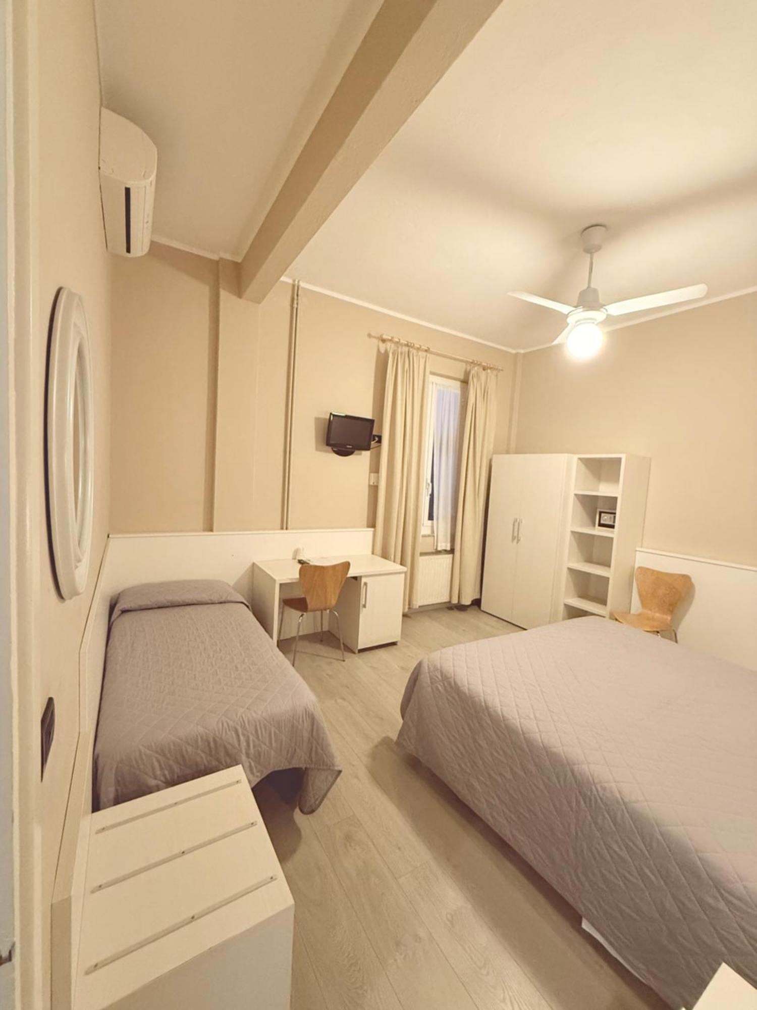 Hotel Fiorenza & Banksia Meuble อาลัสซิโอ ภายนอก รูปภาพ