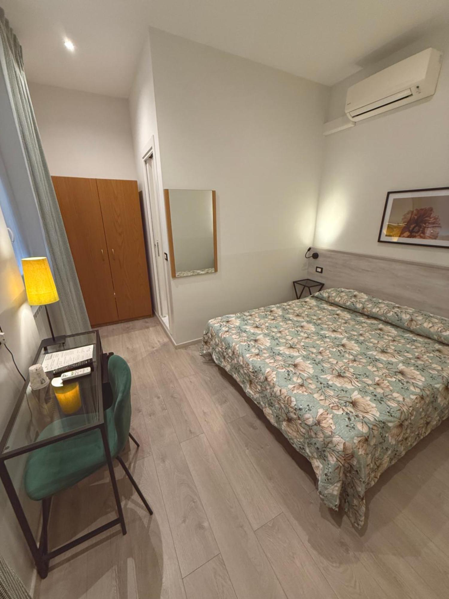 Hotel Fiorenza & Banksia Meuble อาลัสซิโอ ภายนอก รูปภาพ