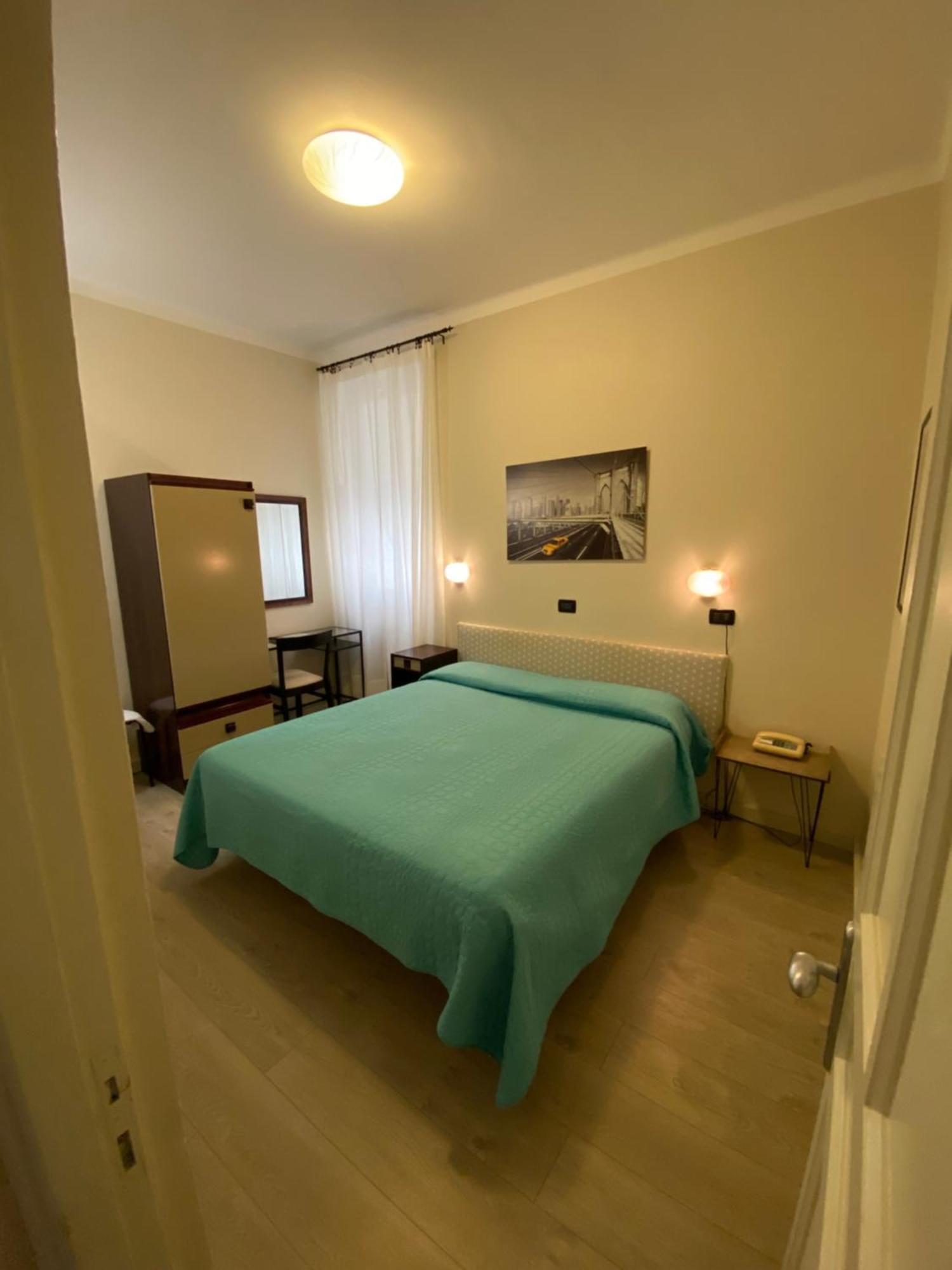 Hotel Fiorenza & Banksia Meuble อาลัสซิโอ ภายนอก รูปภาพ