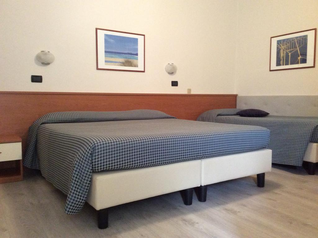 Hotel Fiorenza & Banksia Meuble อาลัสซิโอ ภายนอก รูปภาพ
